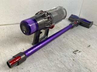 DYSON CORDLESS STICK VACUUM CLEANER - RRP £299: LOCATION - E3