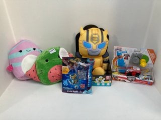 5 X ASSORTED CHILDRENS TOYS TO INCLUDE WAKU AQUA PALS AQUATIC TRANSFORMER PLUSH TOY: LOCATION - E3