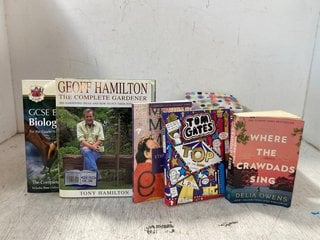 QTY OF BOOKS TO INCLUDE GEOFF HAMILTON THE COMPLETE GARDENER: LOCATION - WH7