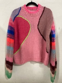 DAWNXDARE WOMENS GENOVA INTARSIA KNITTED JUMPER IN PINK - UK SIZE MEDIUM - RRP £400: LOCATION - WH9