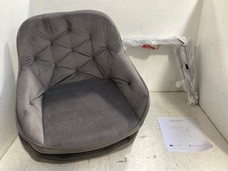 2 X HOUSEHOLD ACCENT CHAIRS IN GREY: LOCATION - H9