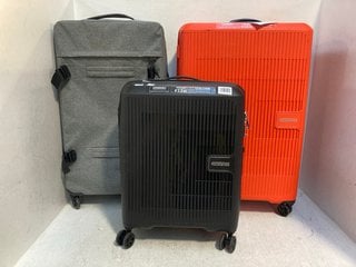 3 X ASSORTED SUITCASES TO INCLUDE AMERICAN TOURISTER CABIN SIZED HARDSHELL WHEELED SUITCASE IN BLACK: LOCATION - G1