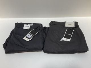 2 X JACK & JONES MENS CARGO TROUSERS IN GREY - VARIOUS UK SIZES TO INCLUDE 30" - COMBINED RRP £110: LOCATION - WH1