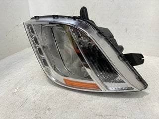 HEADLIGHT LAMP TO SUIT LDV V80 SWB & LWB 2013-2020 - RRP £135.00: LOCATION - G12