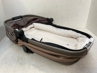 CARRY COT WITH MATTRESS IN BROWN: LOCATION - G13