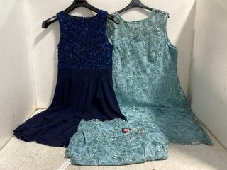 3 X KLASS WOMENS CLOTHING IN VARIOUS DESIGNS & SIZES TO INCLUDE FIGURE FIT EMBROIDERED DRESSES IN BLUE - UK SIZE 22: LOCATION - WH1