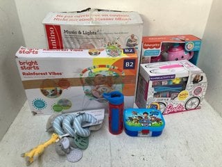 QTY OF ASSORTED CHILDRENS ITEMS TO INCLUDE BRIGHT STARTS RAINFOREST VIBES VIBRATING BOUNCER: LOCATION - F17