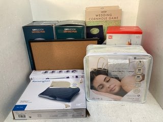 QTY OF ASSORTED HOUSEHOLD ITEMS TO INCLUDE DRY SOON DRYING POD: LOCATION - F17