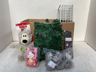 QTY OF ASSORTED ITEMS TO INCLUDE KONG WILD KNOTS BEAR DOG TOY: LOCATION - F7