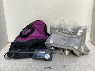 QTY OF ASSORTED BAGS TO INCLUDE 2 X SMALL HOLDALLS IN SILVER: LOCATION - F6