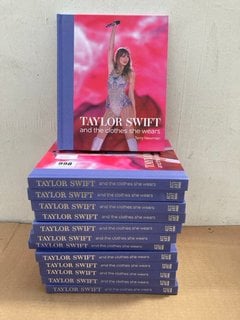 13 X TAYLOR SWIFT AND THE CLOTHES SHE WEARS BOOKS BY TERRY NEWMAN: LOCATION - F4