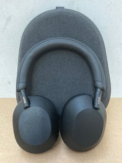 SONY WH-1000XM5 NOISE CANCELLING HEADPHONES: LOCATION - AR5