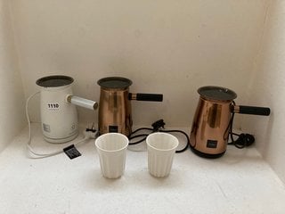 3 X HOTEL CHOCOLAT VELVETISER HOT CHOCOLATE MAKERS IN COPPER/CREAM TO ALSO INCLUDE 2 X HOTEL CHOCOLAT RIBBED CERAMIC CUPS: LOCATION - AR7