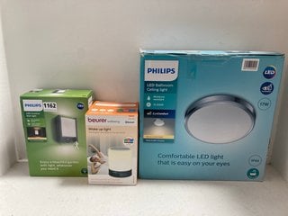 3 X ASSORTED ITEMS TO INCLUDE PHILIPS LED BATHROOM CEILING LIGHT: LOCATION - AR11