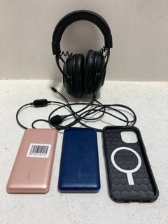 4 X ASSORTED TECH ITEMS TO INCLUDE 2 X BELKIN POWER BANKS: LOCATION - BR9