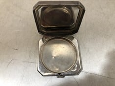 A C.1930 SILVER COLOURED COMPACT BY DE FLEURY FEATURING CUPID AND PSYCHE