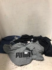 4 X ASSORTED BRANDED CLOTHING TO INCLUDE PUMA T-SHIRT GREY WITH BLACK LOGO SIZE EU-M