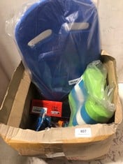 BOX OF ASSORTED SWIMMING ACCESSORIES TO INCLUDE SPEEDO KICKBOARD BLUE