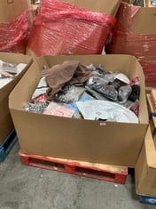 PALLET OF ASSORTED CLOTHING TO INCLUDE BASIC BROWN XXL JACKET (KERBSIDE PALLET DELIVERY)