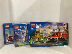 3 X ASSORTED LEGO SETS TO INCLUDE CITY DOWNTOWN STREETCAR AND STATION BUILDING SET - ITEM NO. 60423