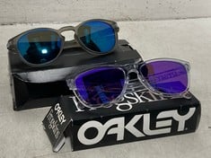 3 X ASSORTED FROGSKINS ITEMS TO INCLUDE FROGSKINS OAKLEY SUNGLASSES PRIZM VIOLET