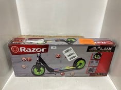 EVO LIGHT BLAST SCOOTER LIME GREEN TO INCLUDE RAZOR A5 LUX LIGHTED KICK SCOOTER GREEN - TOTAL RRP £168