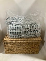 4 PIECE WICKER STORAGE BASKET WITH LID TO INCLUDE QTY OF ASSORTED SIZE BATH TOWELS WHITE / BLACK