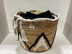 3 PIECE WICKER & ROPE STORAGE BASKET WHITE / NATURAL TO INCLUDE QTY OF ASSORTED BATH TOWELS BLACK