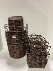 7 X ASSORTED STORAGE BIN ITEMS TO INCLUDE WICKER WOVEN UNDER DESK BIN DARK STAIN