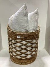 3 PIECE WICKER BASKET WITH HANDLES TO INCLUDE 2 X DCLAIR SOFA THROW CUSHIONS WHITE