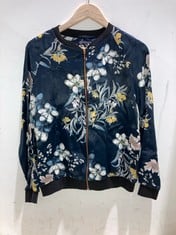 30 X ASSORTED WOMENS CLOTHING TO INCLUDE M&S COLLECTION FLORAL PATTERN JACKET SIZE UK 10