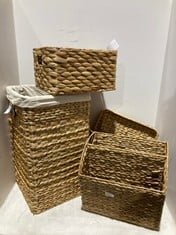 4 X ASSORTED STORAGE BASKETS TO INCLUDE WOVEN OAK WASHING BASKET