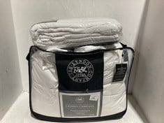 THE LYNDON COMPANY PREMIUM HOTEL DUVET- DOUBLE 10.5 TOG TO INCLUDE KNIGHTS BRIDGE KING SIZE MATTRESS PROTECTOR 150 X 200 X 32CM APPROX- TOTAL RRP £180