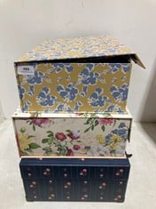 QTY OF STORAGE/GIFT BOXES TO INCLUDE MUSTARD FLORAL MOTIF STORAGE/GIFT BOX