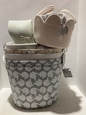 10 X ASSORTED STORAGE BASKETS TO INCLUDE BABY SMALL WOVEN BASKET IN COLOUR GREY/WHITE