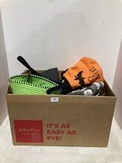 BOX OF ASSORTED HALLOWEEN/PARTY ITEMS TO INCLUDE KIDS TRICK OR TREAT WOVEN JACK O LANTERN BASKET