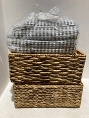 5 X ASSORTED HOME ITEMS TO INCLUDE HANDCRAFTED WOVEN STORAGE BOX