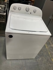 WHIRLPOOL FREESTANDING 15KG TOP LOADING WASHING MACHINE IN WHITE - MODEL NO. 3LWTW4815FW1 - RRP �1109 (SALEROOM 40)