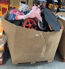 PALLET OF ASSORTED ITEMS TO INCLUDE SEALEY 2.5 TONNE TROLLEY JACK - MODEL NO. 2501LE (SALEROOM 40) (KERBSIDE PALLET DELIVERY)