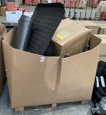 PALLET OF ASSORTED ITEMS TO INCLUDE MOTTEZ CAR BOOT FLOOR MAT IN BLACK TO INCLUDE HAMAX SIESTA REAR-MOUNTED BIKE SEAT (SALEROOM 40) (KERBSIDE PALLET DELIVERY)