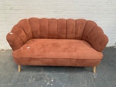 2 SEATER SHELL BACK SOFA IN PUMPKIN SPICE ORANGE FABRIC - RRP �800 (SALEROOM 40)