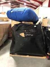 PALLET OF ASSORTED ITEMS TO INCLUDE MAXIBEAN LARGE BEAN BAG CHAIR / BED IN BLUE (ZONE 3) (KERBSIDE PALLET DELIVERY)