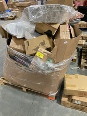 PALLET OF ASSORTED ITEMS TO INCLUDE LARGE WOVEN BASKET IN NATURAL TO INCLUDE BLACK / WHITE FABRIC DECORATION PUMPKIN (ZONE 3) (KERBSIDE PALLET DELIVERY)