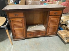 2 DOOR 3 DRAWER LARGE SOLID DARK STAIN OAK SIDEBOARD (ZONE 4) (KERBSIDE PALLET DELIVERY)