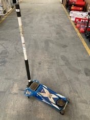 SEALEY 2.25 TONNE LOW ENTRY TROLLEY JACK WITH ROCKET LIFT - MODEL NO. 2001LES - RRP �198 (SALEROOM 40)