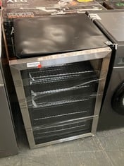 COOKOLOGY UNDER COUNTER DRINKS FRIDGE IN STAINLESS STEEL - MODEL NO. CBC130SS - RRP �270 (SALEROOM 40)