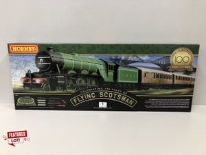 HORNBY CELEBRATING 100 YEARS OF FLYING SCOTSMAN 00 GAUGE TRAIN SET RRP: £249.99