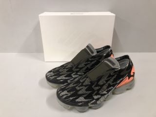 NIKE VAPORMAX FLYKNIT MOC 2 ACRONYM SIZE: UK 11 (VAT ONLY PAYABLE ON BUYERS PREMIUM)