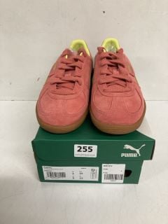 PUMA PALERMO SHEEN GUM TRAINERS IN  SALMON/LIME SIZE UK 4