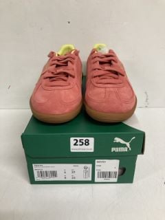 PUMA PALERMO SHEEN GUM TRAINERS IN  SALMON/LIME SIZE UK 4